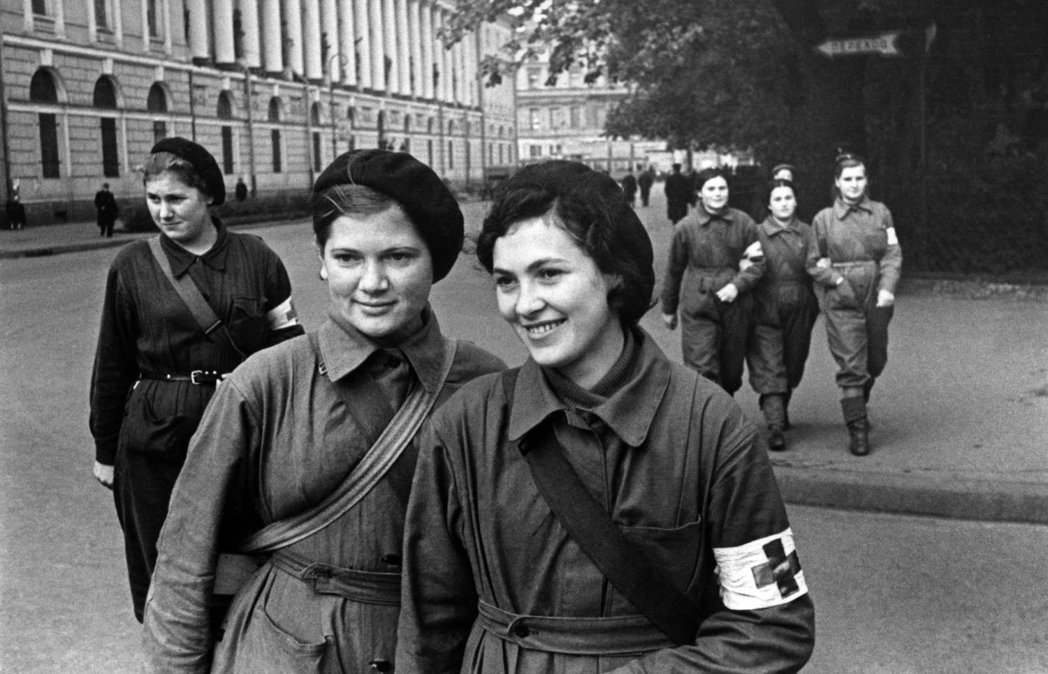 Фотовыставка о военных медиках