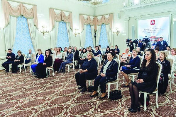 Награждение женщин-медиков