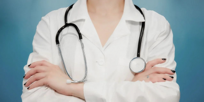 Изменение функций среднего медицинского персонала: возможные последствия и риски