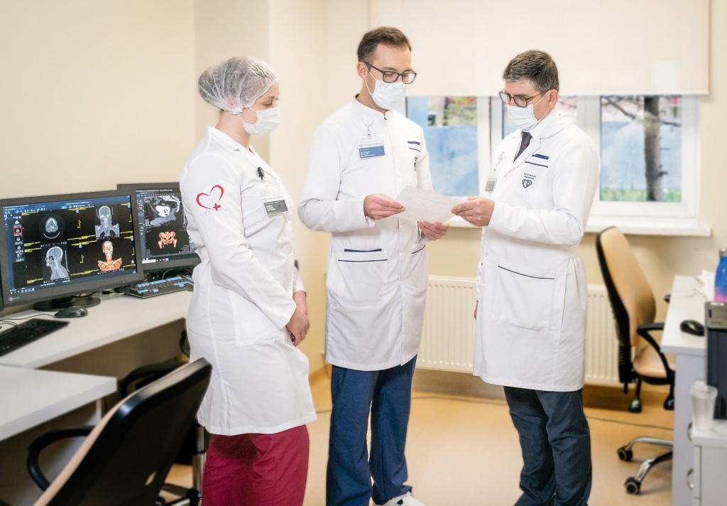 Аппарат КТ , совещаеие врачей.jpg